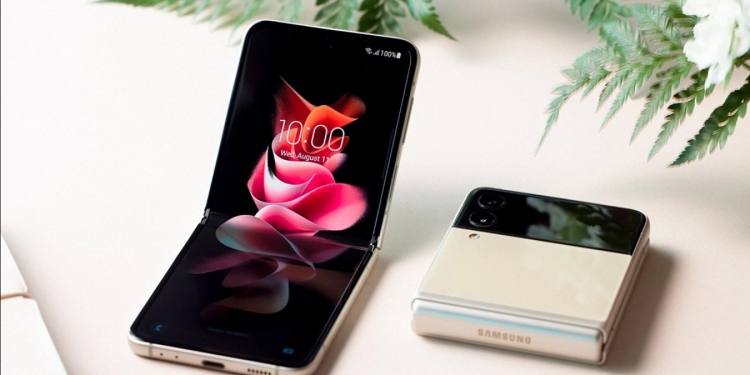 共有7种颜色可选！ Galaxy Z Flip 3盖板屏幕大升级