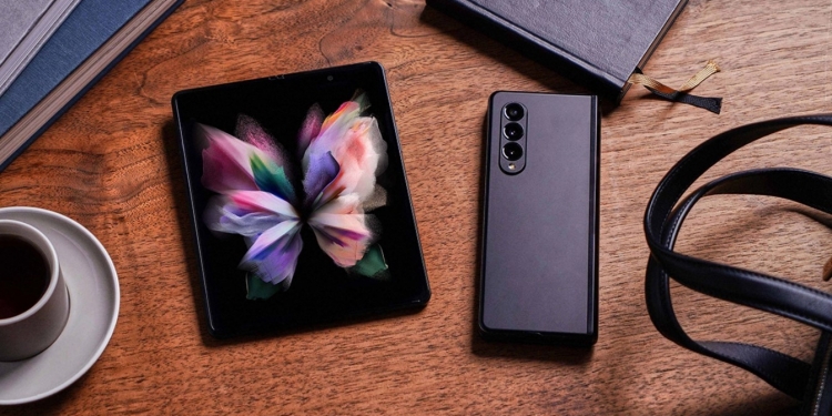 可折叠20万次搭载屏下镜头！三星Galaxy Z Fold 3终于亮相