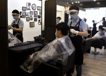 NRP一阶11领域明起复工！首相：理发店美容院获准营业