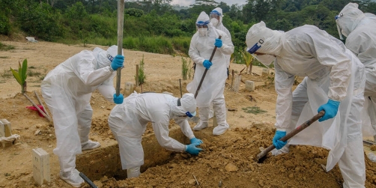 连续两天没过2万！今增1万9631确诊