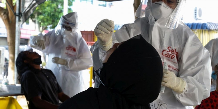 国庆日报2万897人染疫！9州区确诊病例4位数！