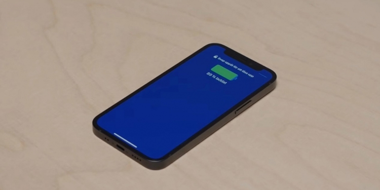 让桌面也能充电! 宜家10月推出Sjömärke无线充电板
