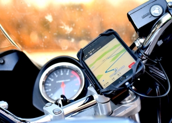 将iPhone安装在摩托上 或造成摄像镜头部件损坏