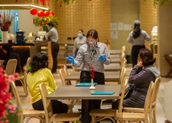 归咎国安会没更新SOP!凯里驳斥三阶区开放堂食给未接种疫苗者