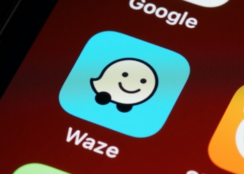 提供更好使用体验！ Waze测试深色模式