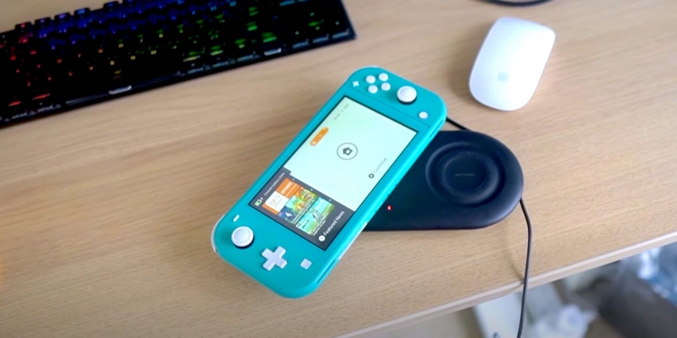 为任天堂Switch Lite添加无线充电功能有妙招！