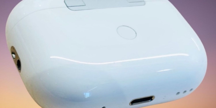 AirPods Pro 2照片曝光？充电盒底部增扬声器孔