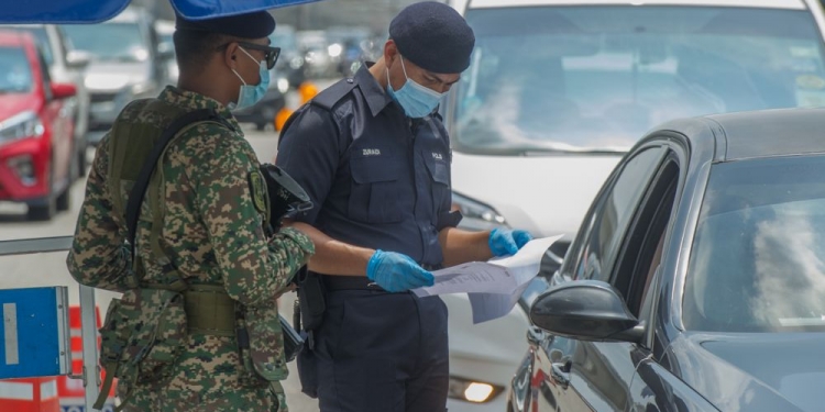 国防内政共获330亿拨款!财长:提升警队军方的设备和宿舍