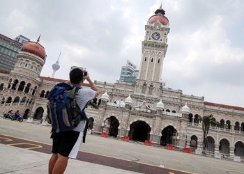 拨款16亿救旅游业 财长：收入降三成享工资补贴