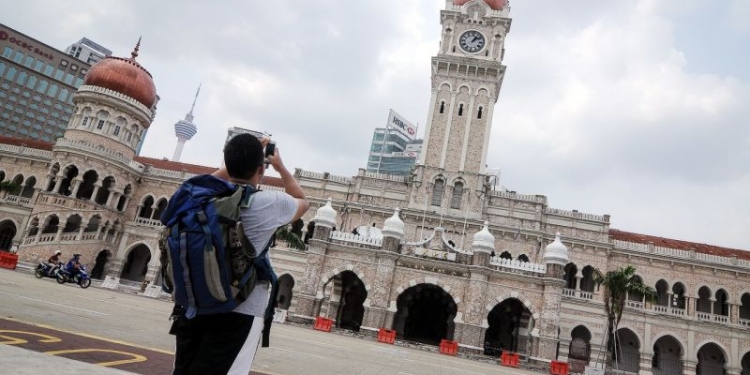 拨款16亿救旅游业 财长：收入降三成享工资补贴