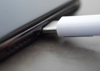 想要USB-C接口的iPhone?现在教你如何改装