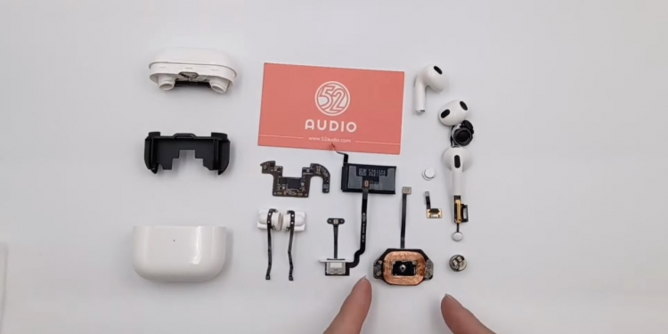 拆解视频：AirPods 3电池比Pro小33%  续航能力却更长
