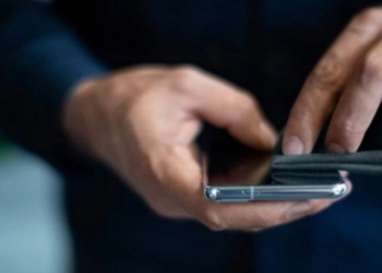 又再“黑”苹果? 三星免费送德国用户千份抛光布