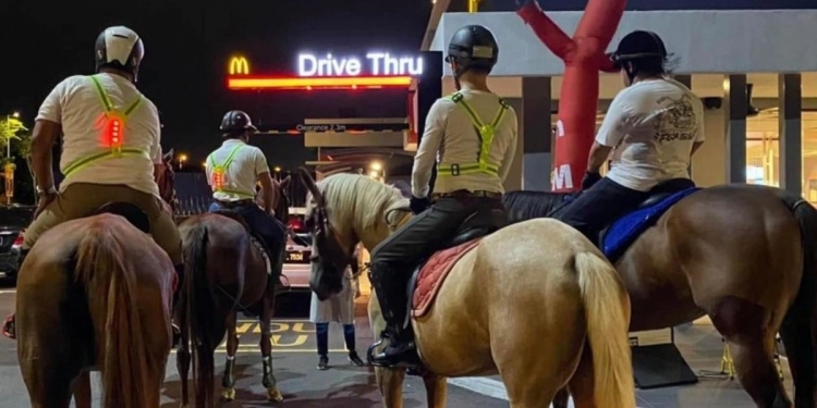 搞噱头骑马到麦当劳打包？不戴口罩留“苏州屎”惹议！