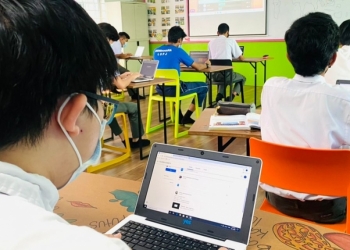 杨忠礼基金会与高通合作 赠50台笔电予两所中学