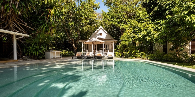 占士邦迷好消息 Airbnb可预订作者豪华别墅Fleming Villa