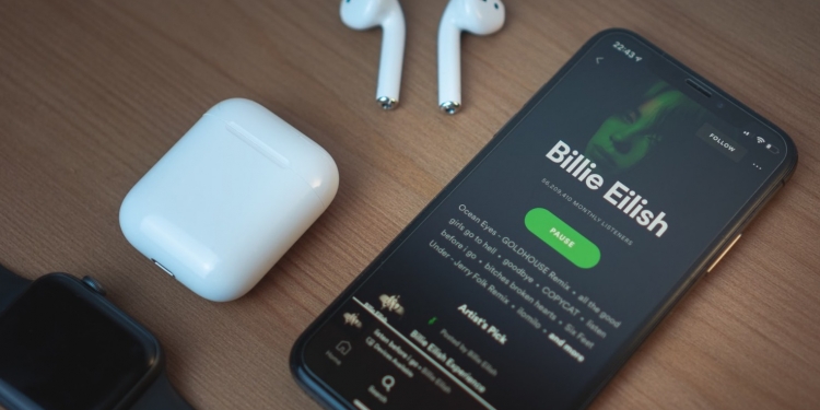 滚动浏览垂直音乐视频 Spotify测试“发现”功能