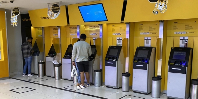 各大银行明年2月起 跨行提款恢复征收RM1