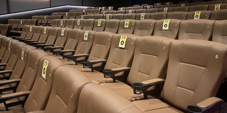 12岁以下孩童可到电影院看戏了！