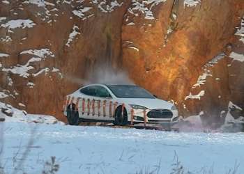 特斯拉更换电池太昂贵 芬兰车主直接炸掉Model S