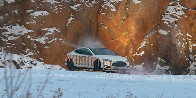 特斯拉更换电池太昂贵 芬兰车主直接炸掉Model S