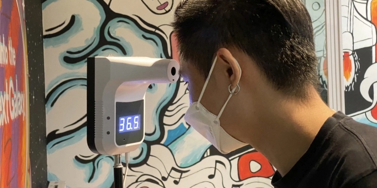 以后无需测体温！凯里：也建议取消访客记录簿