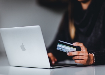 可能是Flubot病毒！别点击下载Flash Player链接