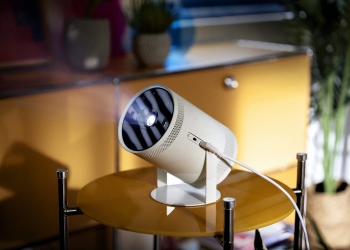 可180度旋转！ Samsung Freestyle便携投影机吸睛