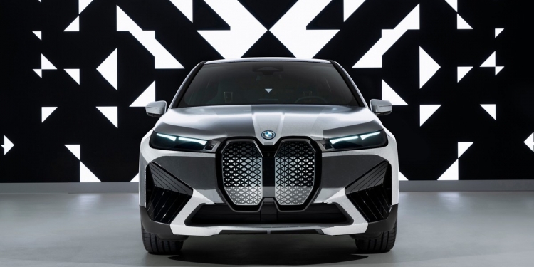 在CES 2022抢尽风头！BMW iX Flow可随意改变车身颜色与图案