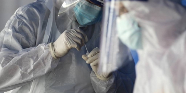 重返2字头！新增确诊降至2342宗