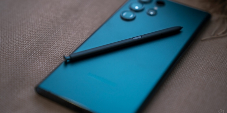 三星Galaxy S22系列性能测试 无法超越iPhone 13 Pro