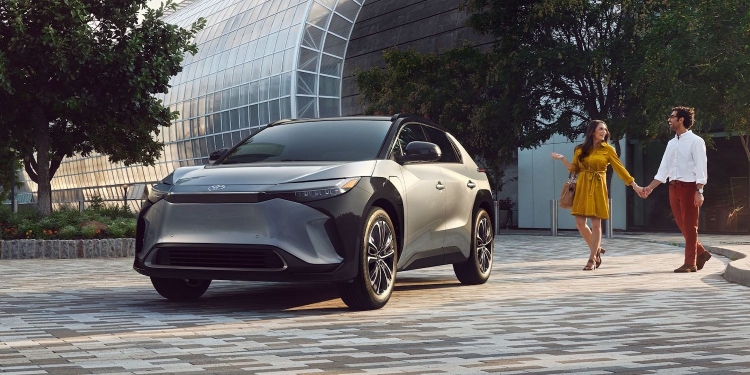 丰田首款电动车亮相!Toyota bZ4X料明年登陆我国