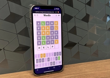 8旬老妇“失常”没发布Wordle分数  女儿觉有异报警揭母亲被裸汉挟持！