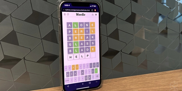 8旬老妇“失常”没发布Wordle分数 女儿觉有异报警揭母亲被裸汉挟持!