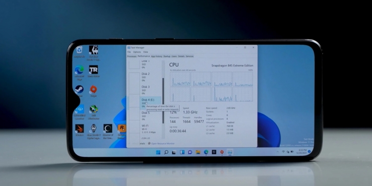 开发人员尝试在旧手机运行Windows 11