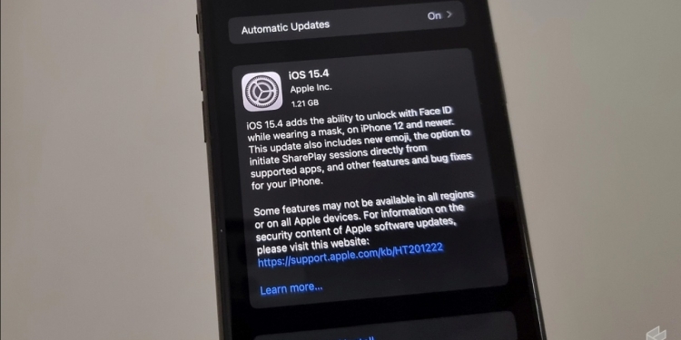 戴着口罩也能用Face ID！苹果推出iOS 15.4