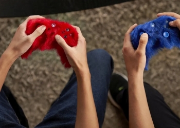 配合音速小子新电影 微软推特制版遥控器及Xbox Series S