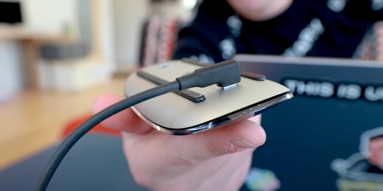 想边充电边使用Magic Mouse！YouTuber制神器“翻车”