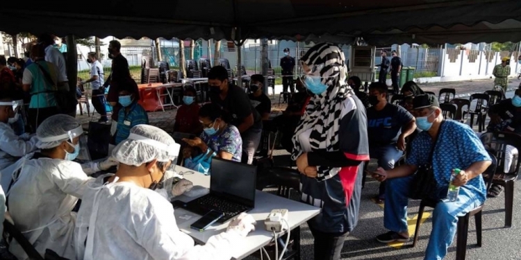 单日病例微降 2万923人确诊34病逝