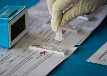 单日确诊降至1字头！1万9105人染疫71人死亡