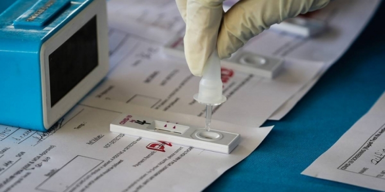 单日确诊降至1字头！1万9105人染疫71人死亡