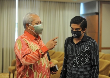 为何不给笔电而是发平板电脑？听听部长安努亚怎么说