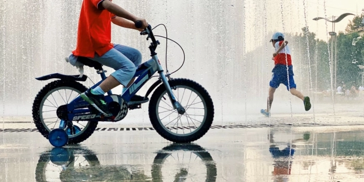 本地脚车爱好及业者 警告没刹车器和车灯改装脚车很危险