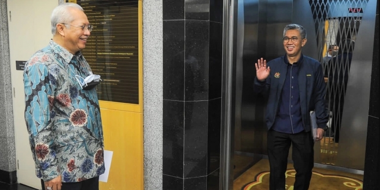 实施5G网络 通讯部长：仅马电讯和YTL签署协议