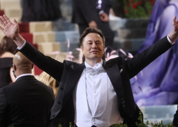 马斯克宣布收购推特计划搁置 但强调不会轻易放弃！