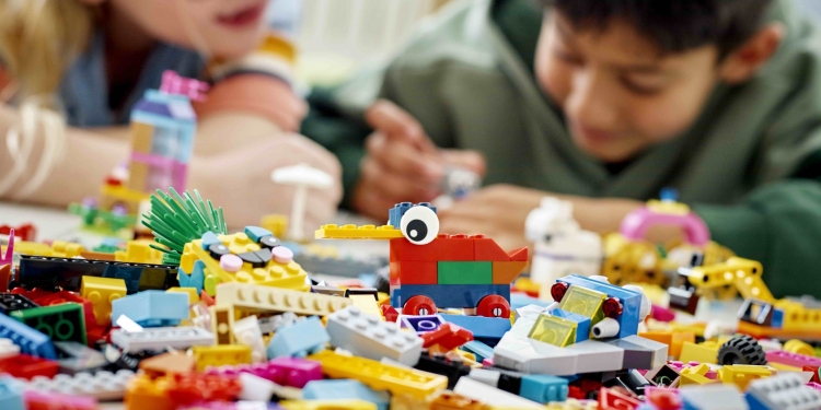 收纳多款著名作品！Lego推“经典玩乐历程”套组庆祝90周年