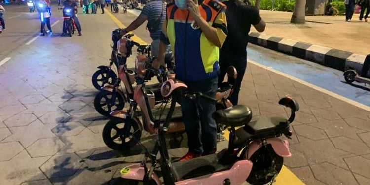 独立广场禁电动滑板车 这些时段你可在隆市道路合法骑行