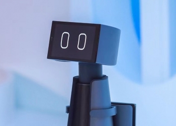 Midea发布首款家庭服务机器人“小惟”