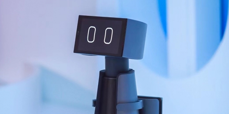 Midea发布首款家庭服务机器人“小惟”