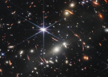 NASA发布詹姆斯韦伯太空望远镜拍的首图